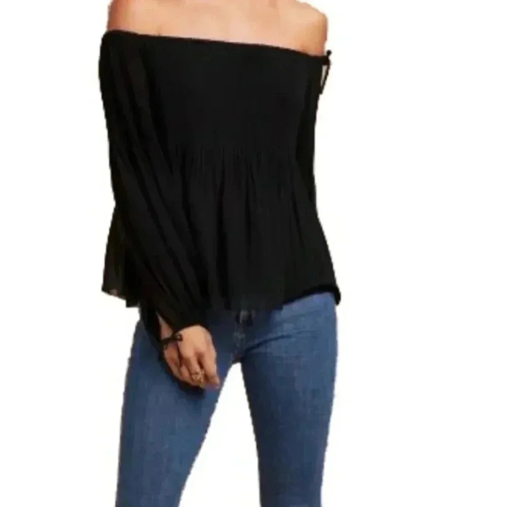 Wilfred Aritzia Talence Blouse Sz Small White/Pearl Off  Shoulder